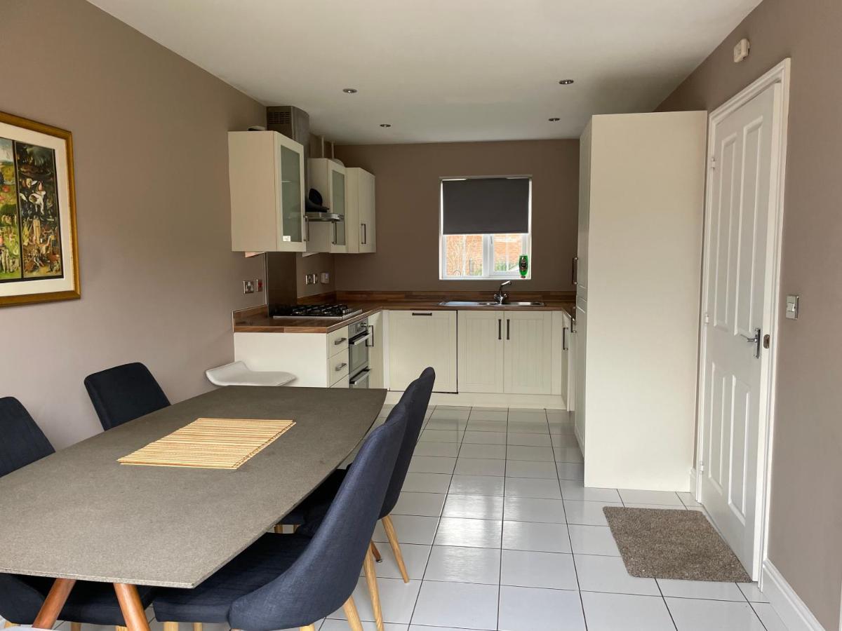 Stunning Large Detached Gloucester, 4 Beds, 3 Bedroom, 2 Bathroom Property, Nr Chelt, The Docks And Quays Sleeps 6 Exterior foto